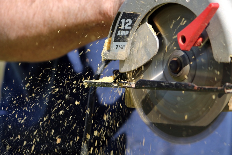 Circular saw cutting